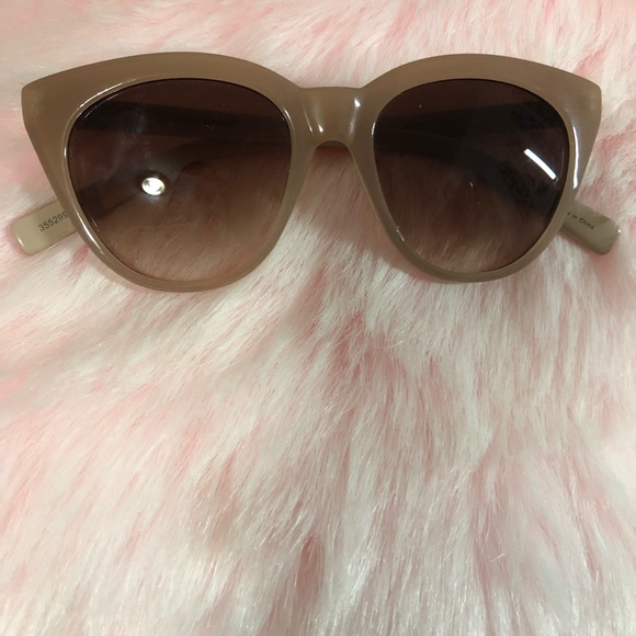 Banana Republic Accessories - Banana Republic Sunglasses